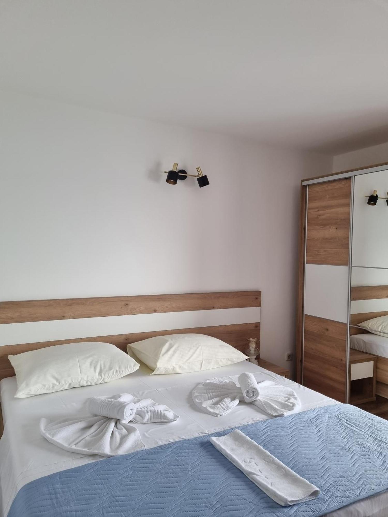 Bed And Breakfast Miramar Starigrad Paklenica Exteriör bild