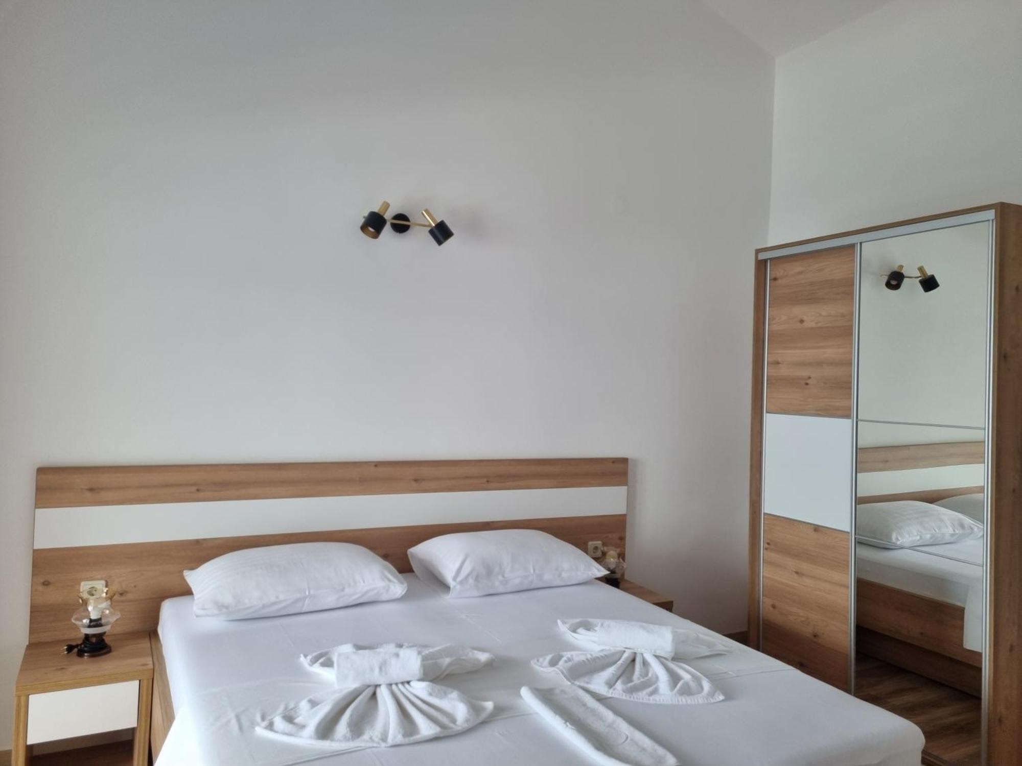 Bed And Breakfast Miramar Starigrad Paklenica Exteriör bild