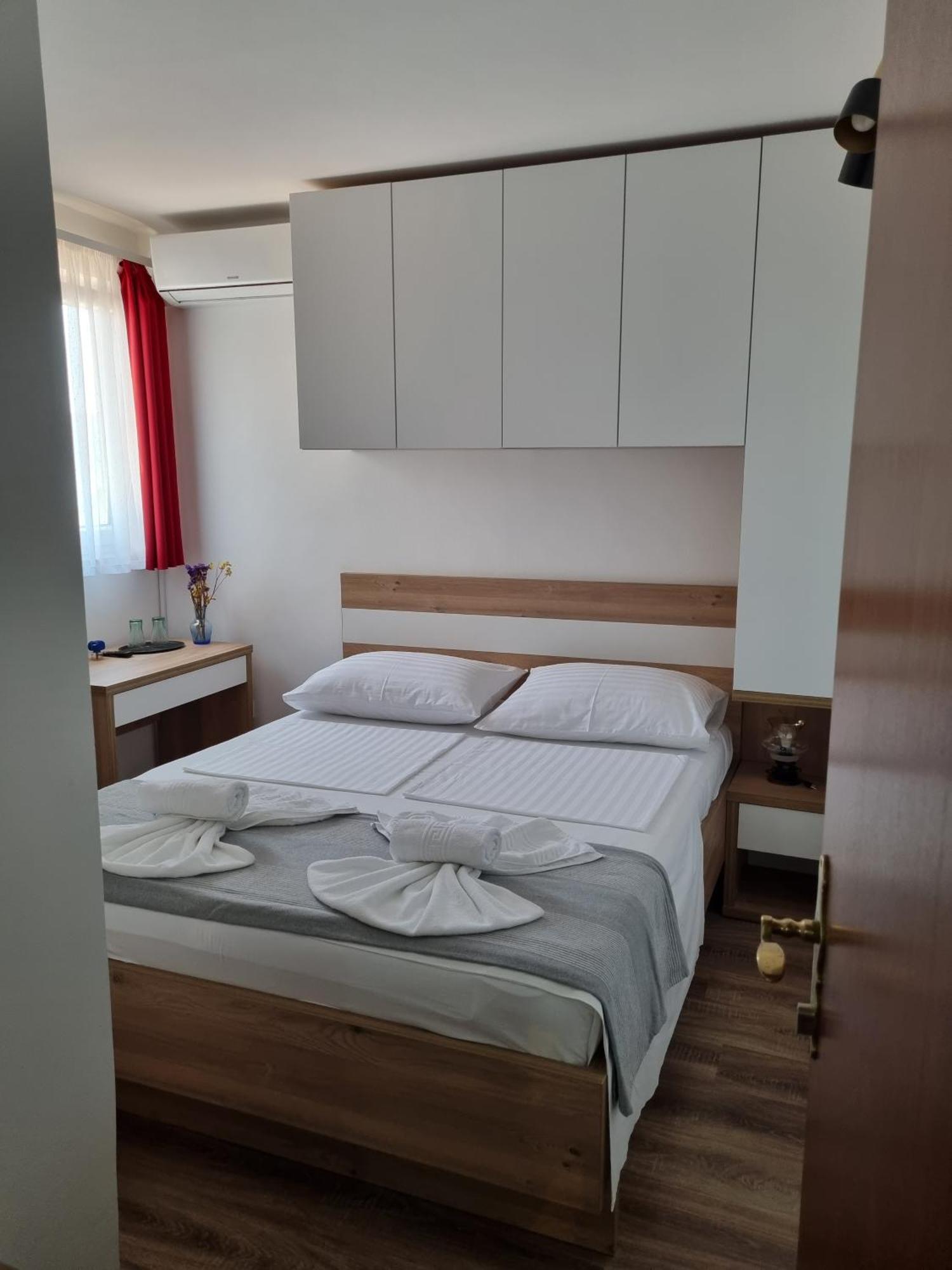 Bed And Breakfast Miramar Starigrad Paklenica Exteriör bild