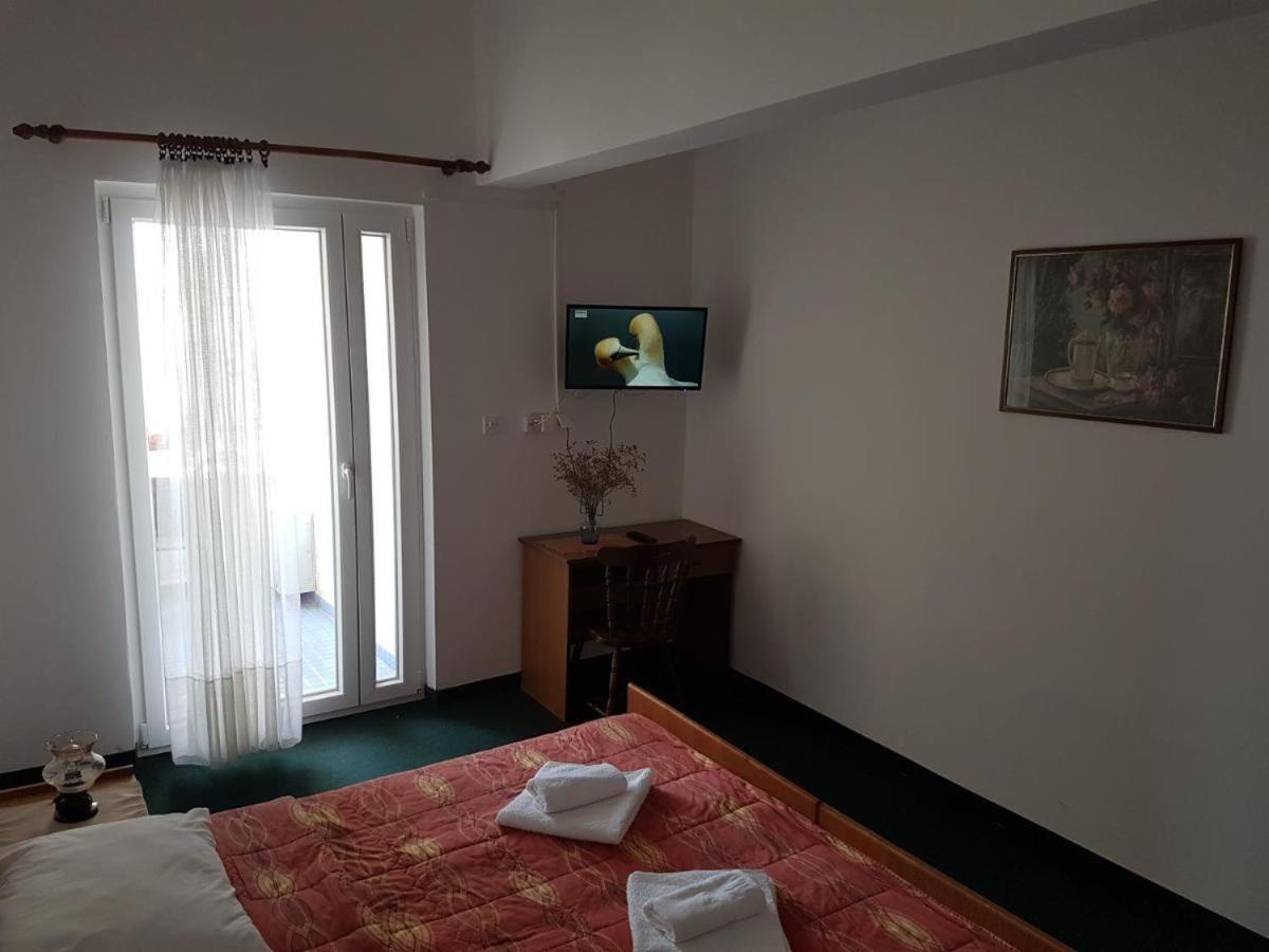Bed And Breakfast Miramar Starigrad Paklenica Exteriör bild