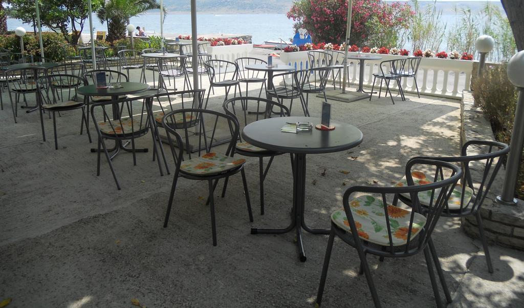 Bed And Breakfast Miramar Starigrad Paklenica Exteriör bild