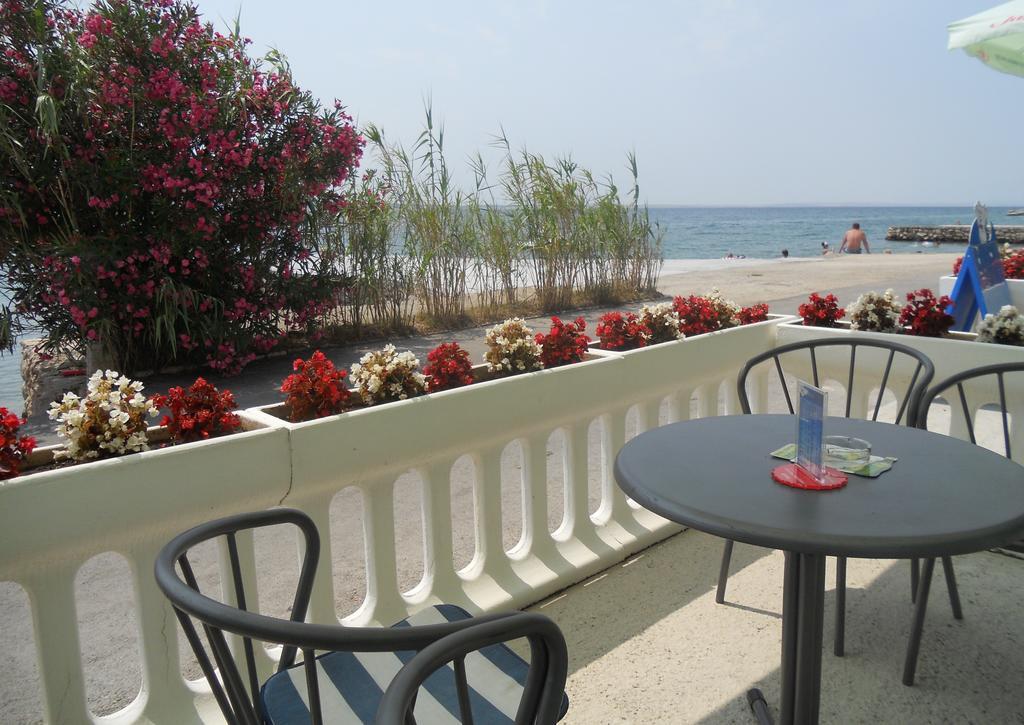 Bed And Breakfast Miramar Starigrad Paklenica Exteriör bild