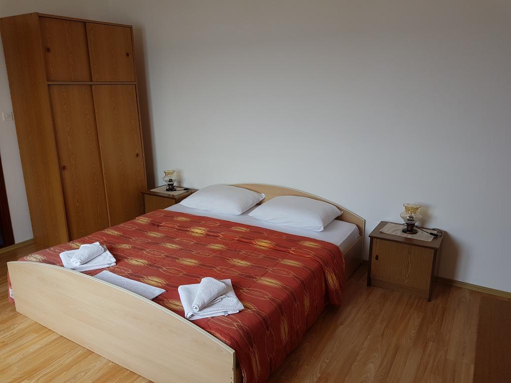 Bed And Breakfast Miramar Starigrad Paklenica Exteriör bild